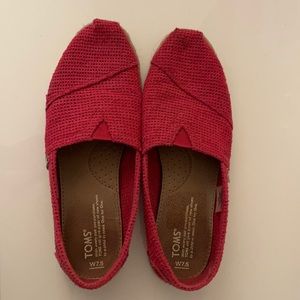 Tom’s Red Slip on Women’s 7.5